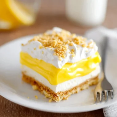 Heavenly Oreo Lemon Dessert featuring creamy lemon filling and crunchy Oreo crust.