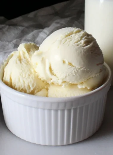 Delicious Cold Stone sweet cream ice cream in a bowl